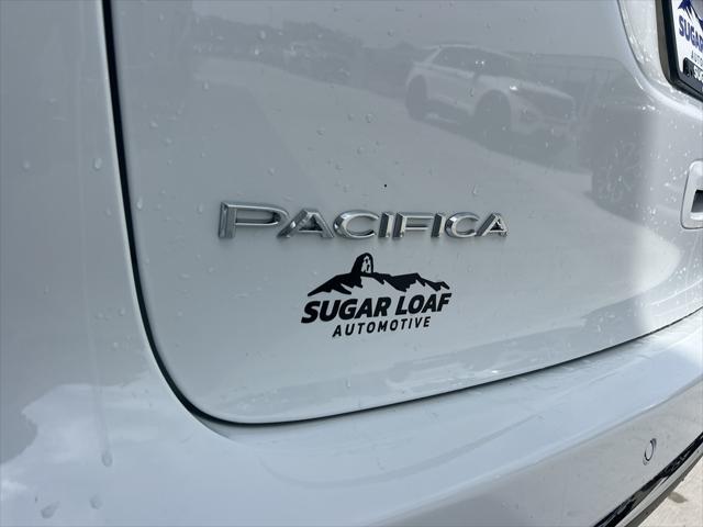 2026 Chrysler Pacifica Select AWD