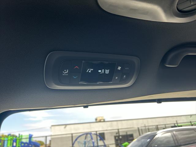 2026 Chrysler Pacifica Select AWD