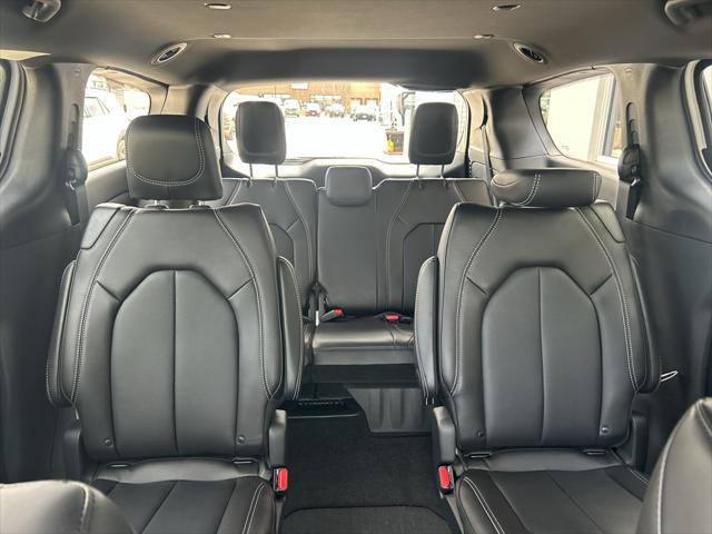 2026 Chrysler Pacifica Select AWD