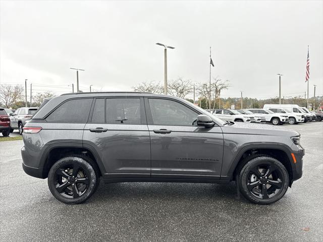 2025 Jeep Grand Cherokee GRAND CHEROKEE ALTITUDE 4X4 2025 Jeep Grand Cherokee GRAND CHEROKEE ALTITUDE 4X4
