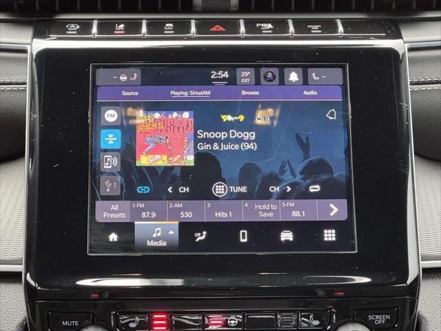2025 Jeep Grand Cherokee GRAND CHEROKEE L LAREDO 4X4 2025 Jeep Grand Cherokee GRAND CHEROKEE L LAREDO 4X4