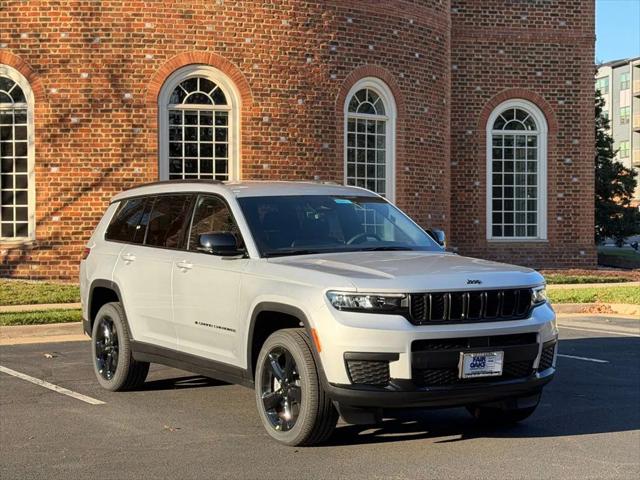 2025 Jeep Grand Cherokee GRAND CHEROKEE L ALTITUDE 4X4