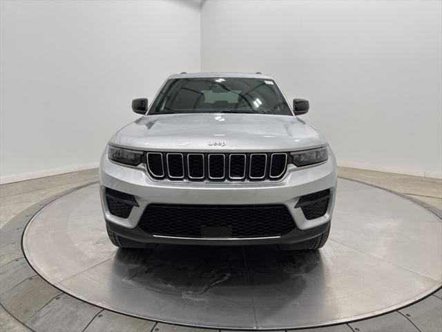 2025 Jeep Grand Cherokee GRAND CHEROKEE LAREDO X 4X4 2025 Jeep Grand Cherokee GRAND CHEROKEE LAREDO X 4X4