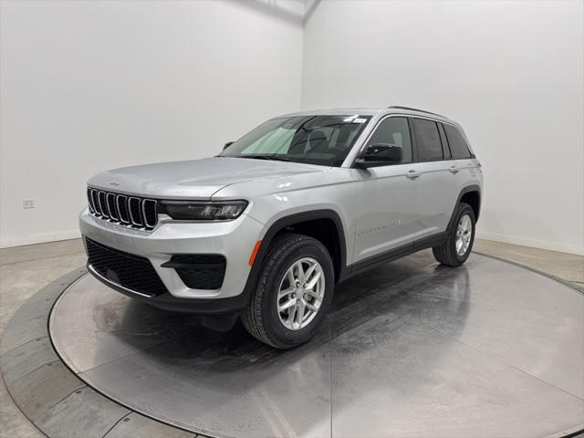 2025 Jeep Grand Cherokee GRAND CHEROKEE LAREDO X 4X4 2025 Jeep Grand Cherokee GRAND CHEROKEE LAREDO X 4X4