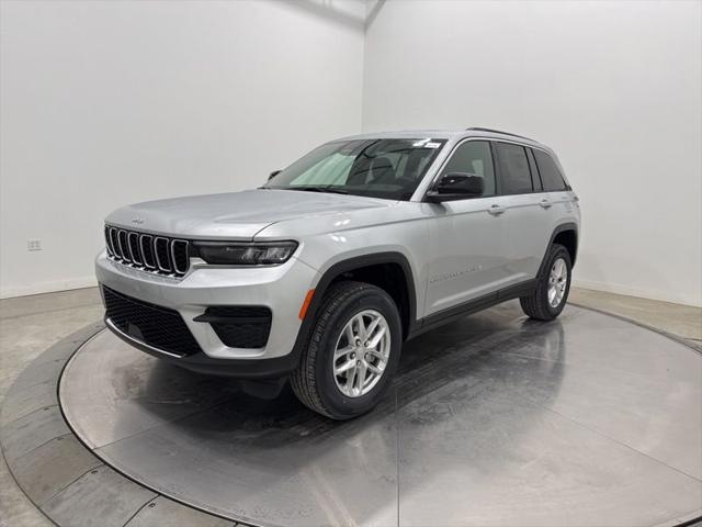 2025 Jeep Grand Cherokee GRAND CHEROKEE LAREDO X 4X4