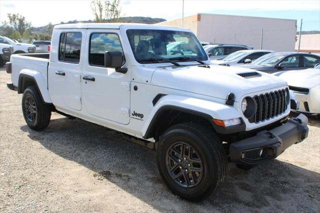 2026 Jeep Gladiator GLADIATOR SPORT S 4X4 2026 Jeep Gladiator GLADIATOR SPORT S 4X4
