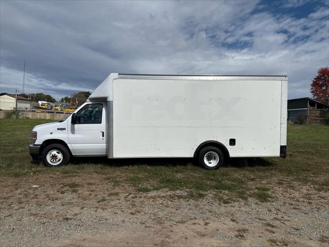 2022 Ford E-350 Cutaway  2022 Ford E-350 Cutaway