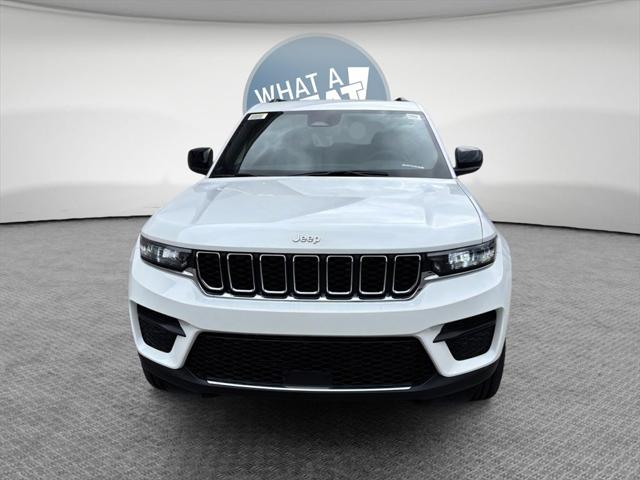 2025 Jeep Grand Cherokee GRAND CHEROKEE LAREDO 4X4