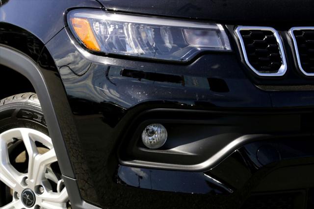 2025 Jeep Compass Latitude 4x4 2025 Jeep Compass Latitude 4x4