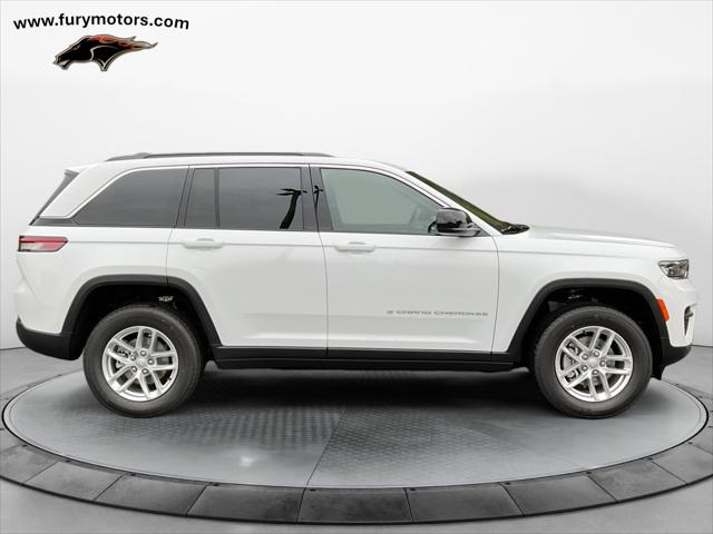 2025 Jeep Grand Cherokee GRAND CHEROKEE LAREDO X 4X4