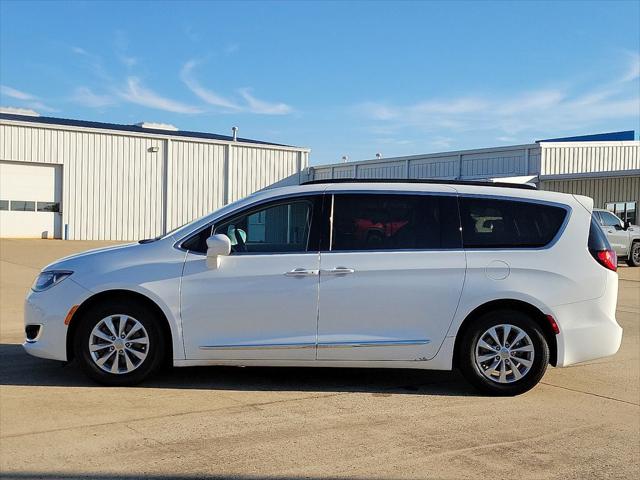 2017 Chrysler Pacifica Touring-L 2017 Chrysler Pacifica Touring-L