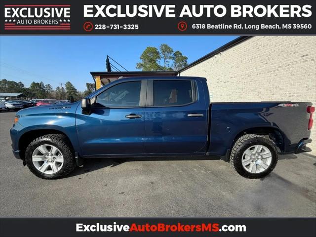 2023 Chevrolet Silverado 1500 4WD Crew Cab Short Bed Custom