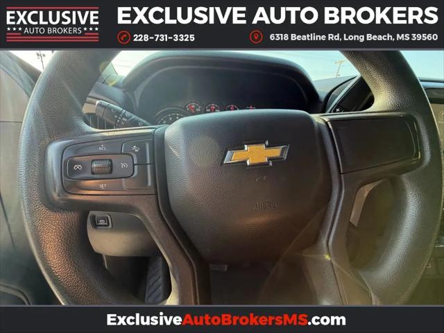 2023 Chevrolet Silverado 1500 4WD Crew Cab Short Bed Custom