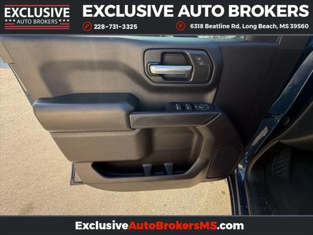 2023 Chevrolet Silverado 1500 4WD Crew Cab Short Bed Custom
