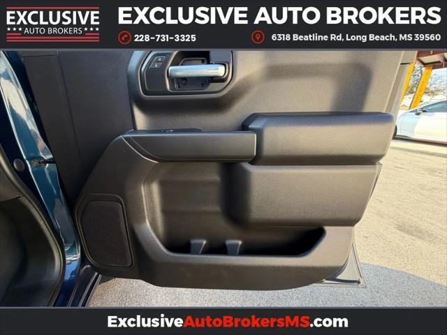 2023 Chevrolet Silverado 1500 4WD Crew Cab Short Bed Custom