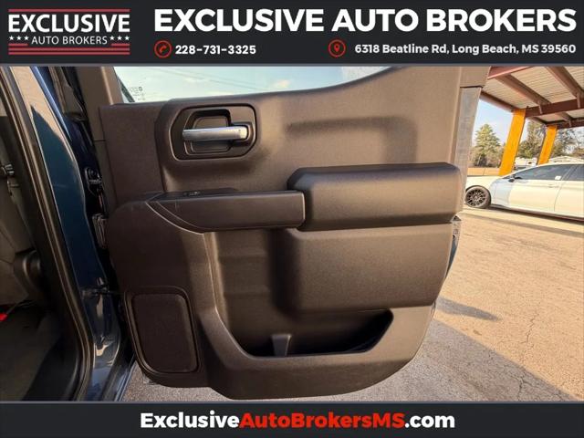 2023 Chevrolet Silverado 1500 4WD Crew Cab Short Bed Custom