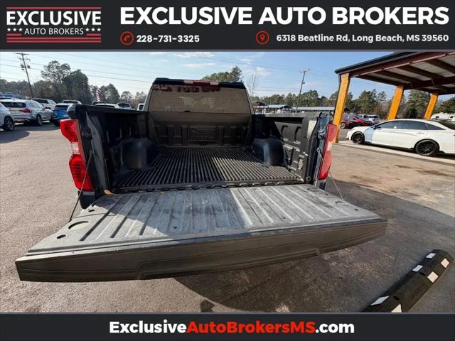 2023 Chevrolet Silverado 1500 4WD Crew Cab Short Bed Custom