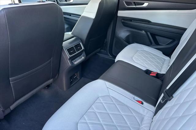 2026 Volkswagen Atlas Cross Sport SEL Premium R-Line