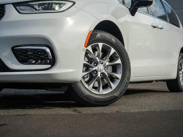 2026 Chrysler Pacifica Select AWD