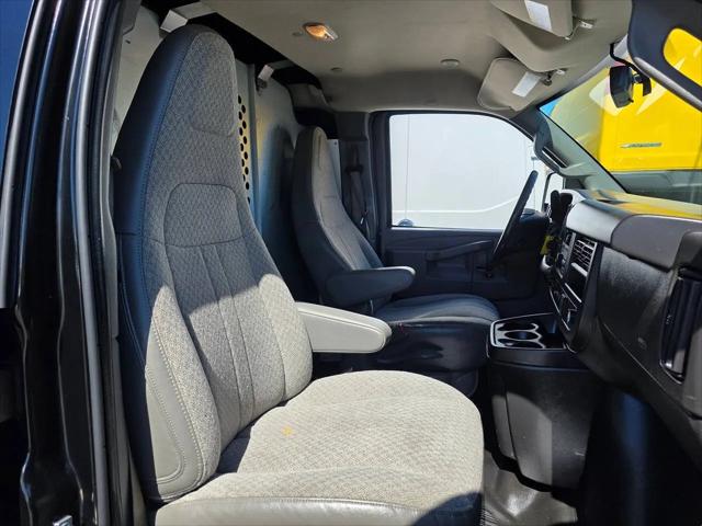 2023 GMC Savana Cargo RWD 3500 Extended Wheelbase Work Van