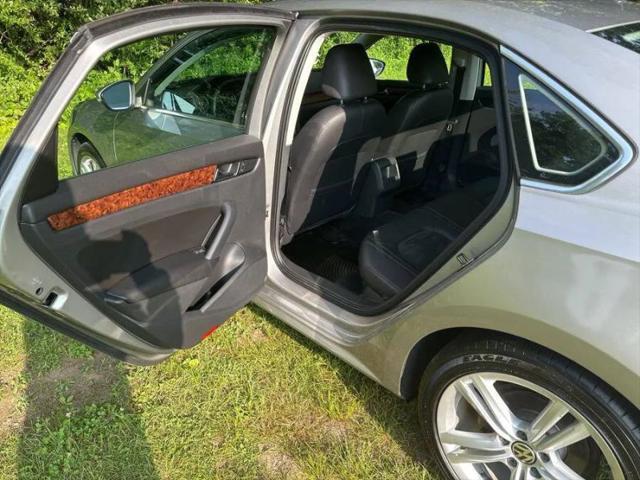 2012 Volkswagen Passat 2.0L TDI SEL Premium