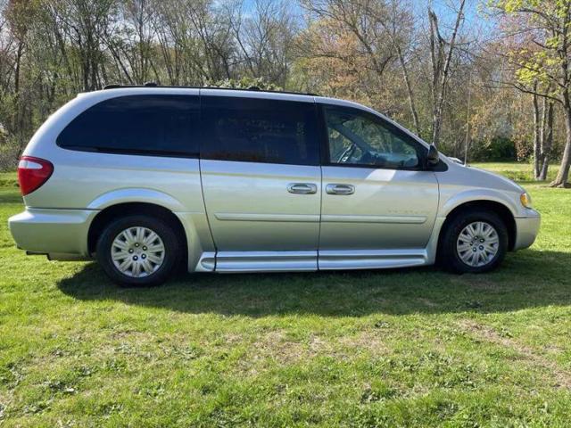 2005 Chrysler Town & Country LX