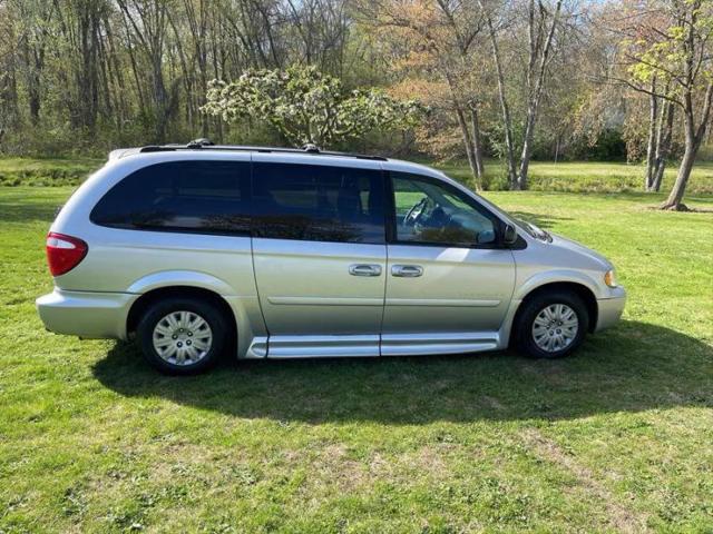 2005 Chrysler Town & Country LX