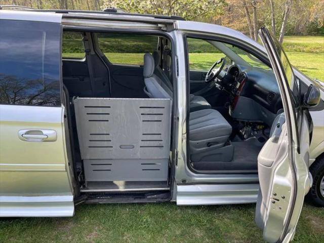 2005 Chrysler Town & Country LX