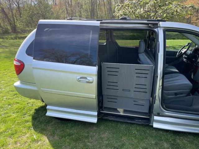 2005 Chrysler Town & Country LX