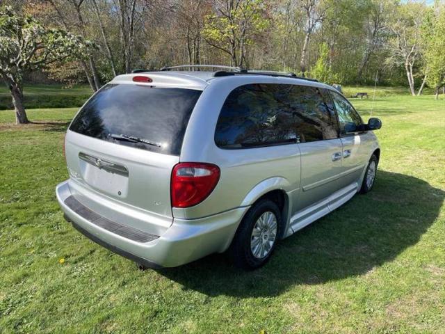 2005 Chrysler Town & Country LX