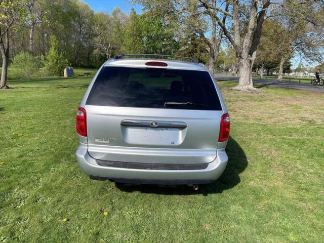 2005 Chrysler Town & Country LX