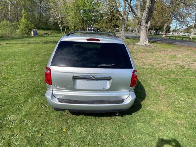 2005 Chrysler Town & Country LX