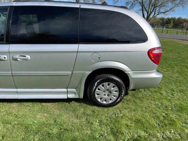 2005 Chrysler Town & Country LX