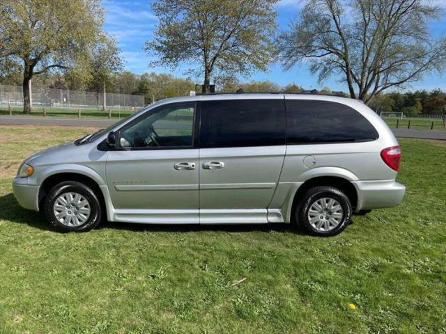 2005 Chrysler Town & Country LX