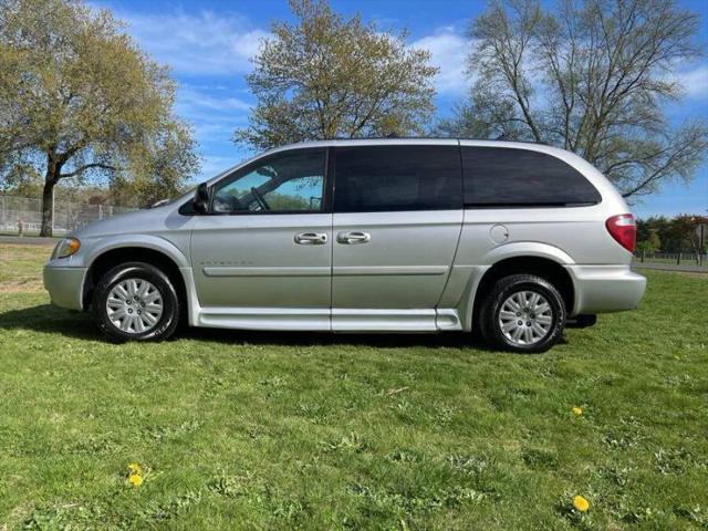2005 Chrysler Town & Country LX