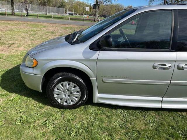 2005 Chrysler Town & Country LX