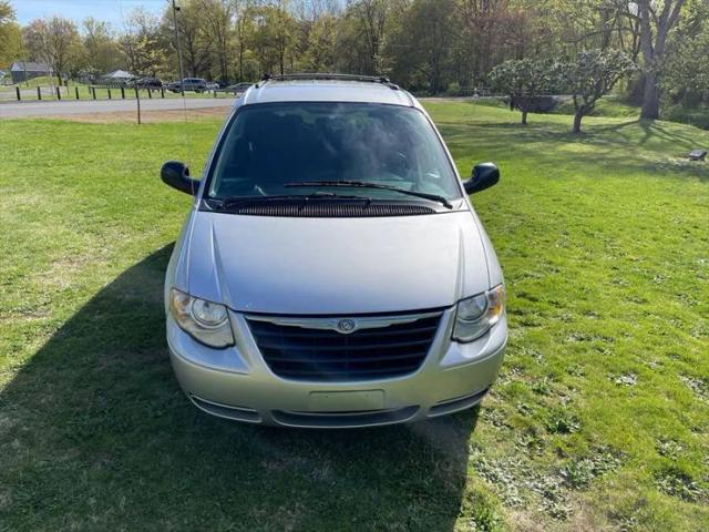 2005 Chrysler Town & Country LX