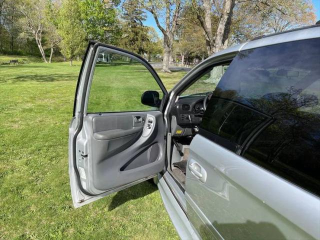 2005 Chrysler Town & Country LX