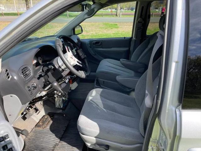 2005 Chrysler Town & Country LX