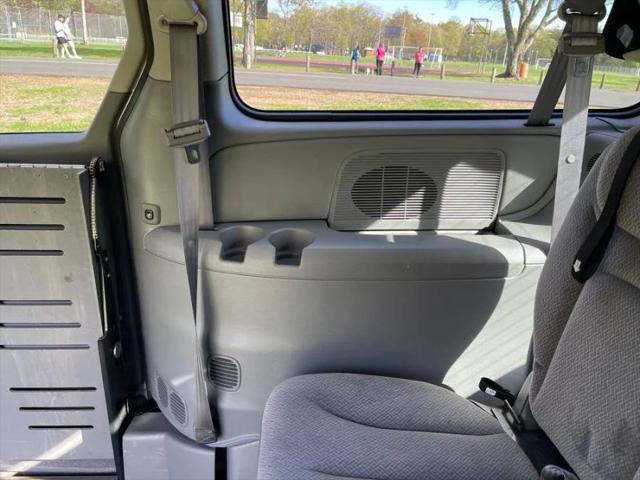 2005 Chrysler Town & Country LX