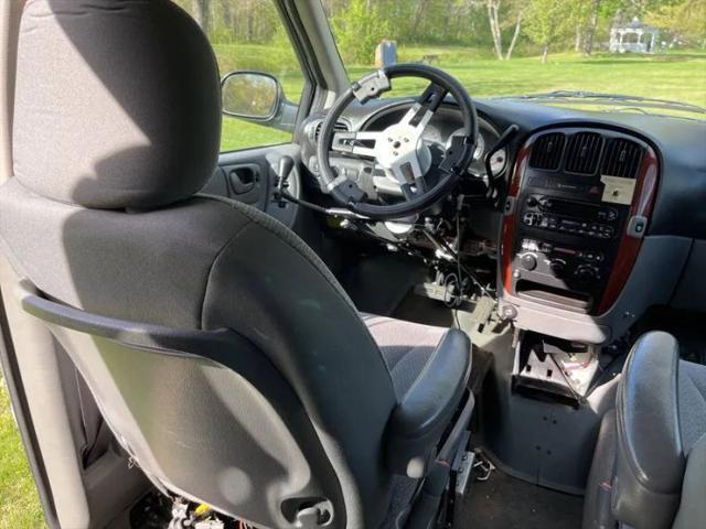 2005 Chrysler Town & Country LX