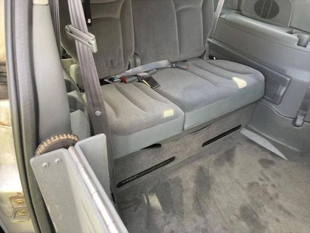 2005 Chrysler Town & Country LX