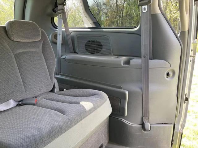 2005 Chrysler Town & Country LX