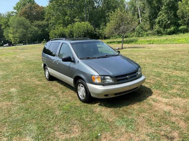 1999 Toyota Sienna LE