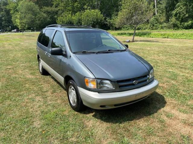 1999 Toyota Sienna LE
