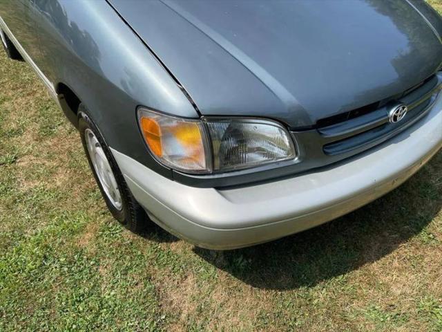 1999 Toyota Sienna LE