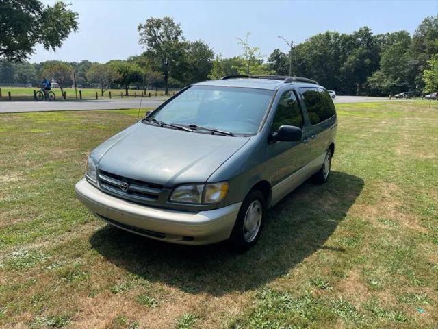 1999 Toyota Sienna LE