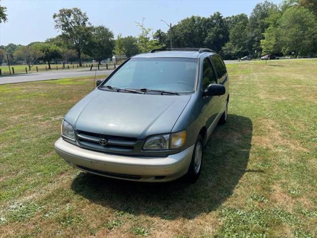 1999 Toyota Sienna LE