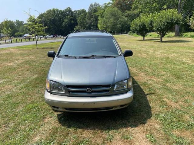 1999 Toyota Sienna LE