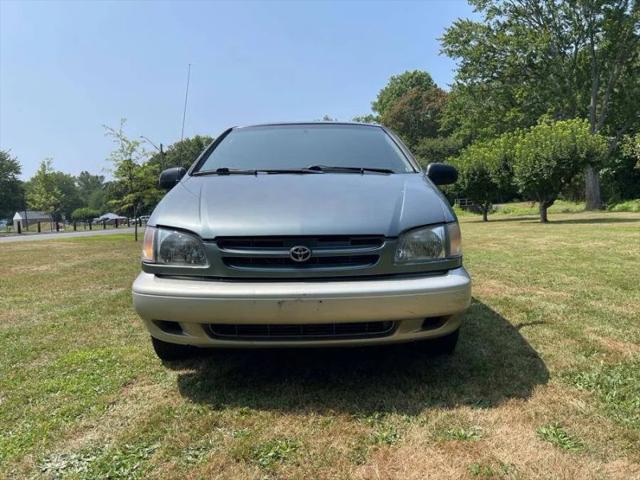1999 Toyota Sienna LE